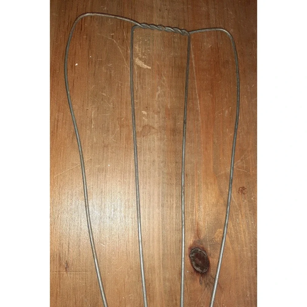 Vintage Large Wire Rug Beater Pillow Fluffer Wooden‎ Handle 25